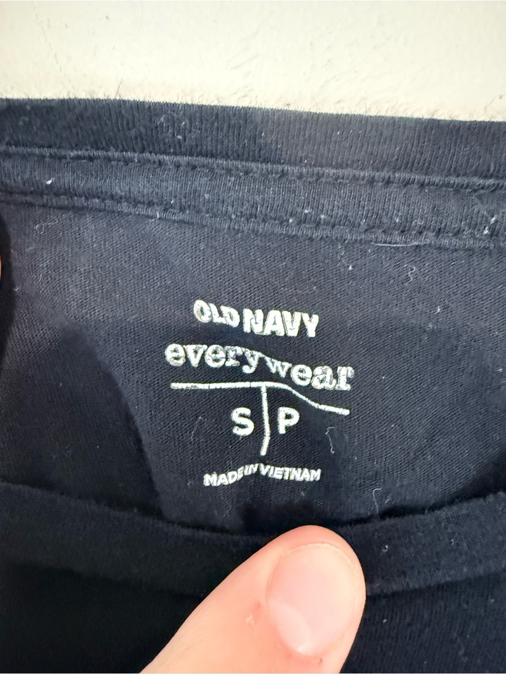 Old Navy EveryWear NYC Graphic Tee Black Cotton T-Shirt Women’s Small Petite - Picture 4 of 6